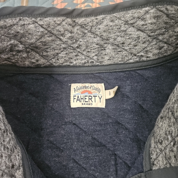 Faherty Men's Heather Gray Quilted Pullover - Picture 2 of 5